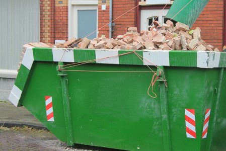 Wywóz odpadów budowlanych – ile kosztuje kontener na gruz?